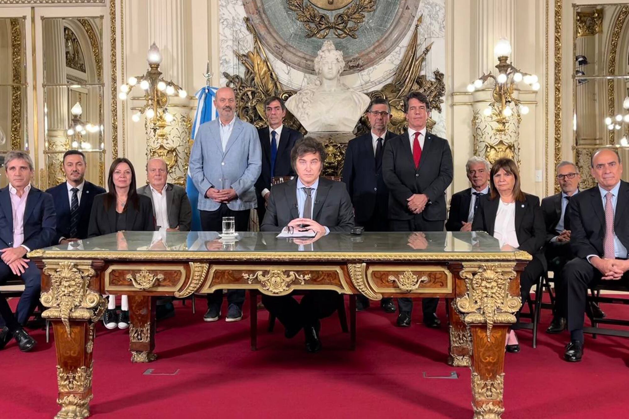 Javier Milei anunció el DNU para desregular la economía: se modificarán más de 300 leyes, normas y sectores productivos