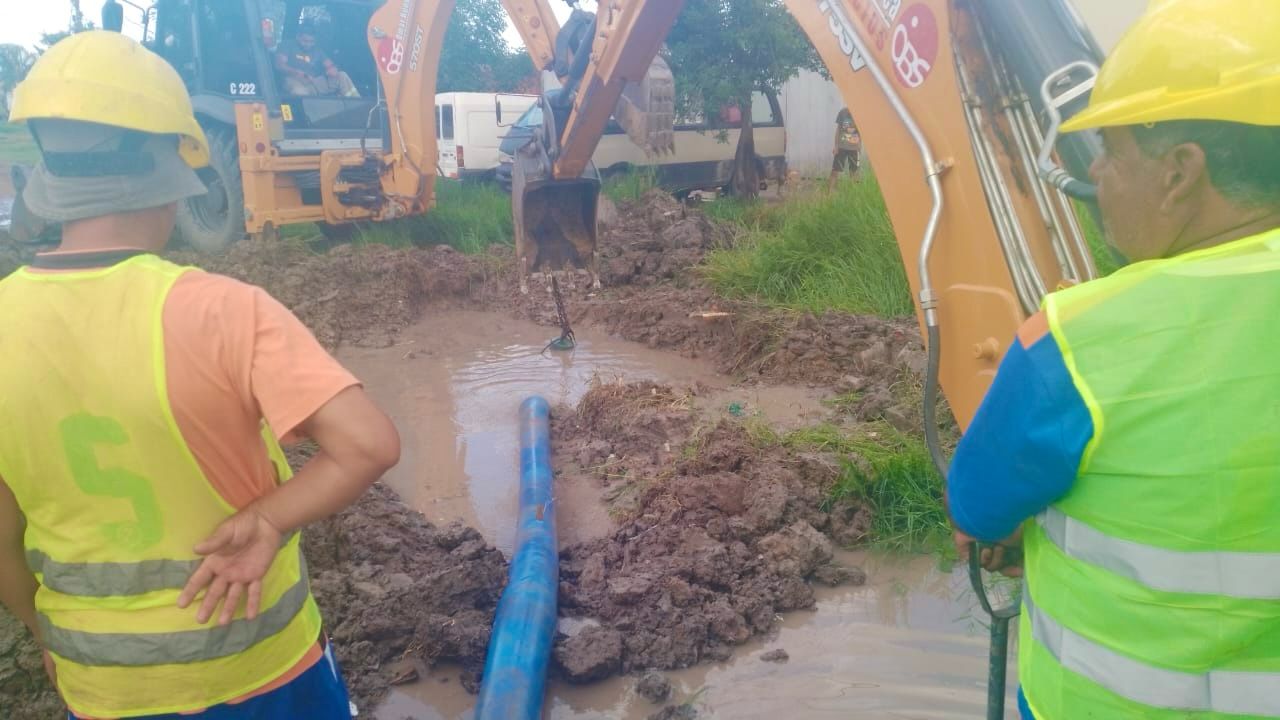 SAMEEP REPARA LA ROTURA DE UN CAÑO EN RESISTENCIA 