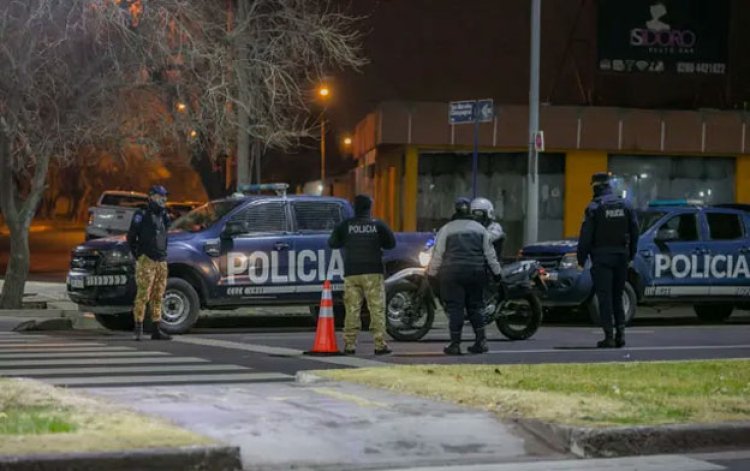 Una bala perdida se cobró la vida de una joven en Mendoza
