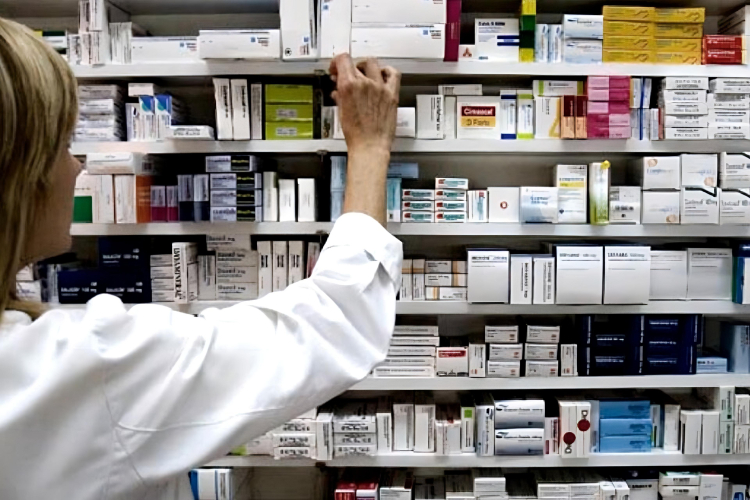 El Decretazo de Milei Acaba con el curro de algunas Farmacias