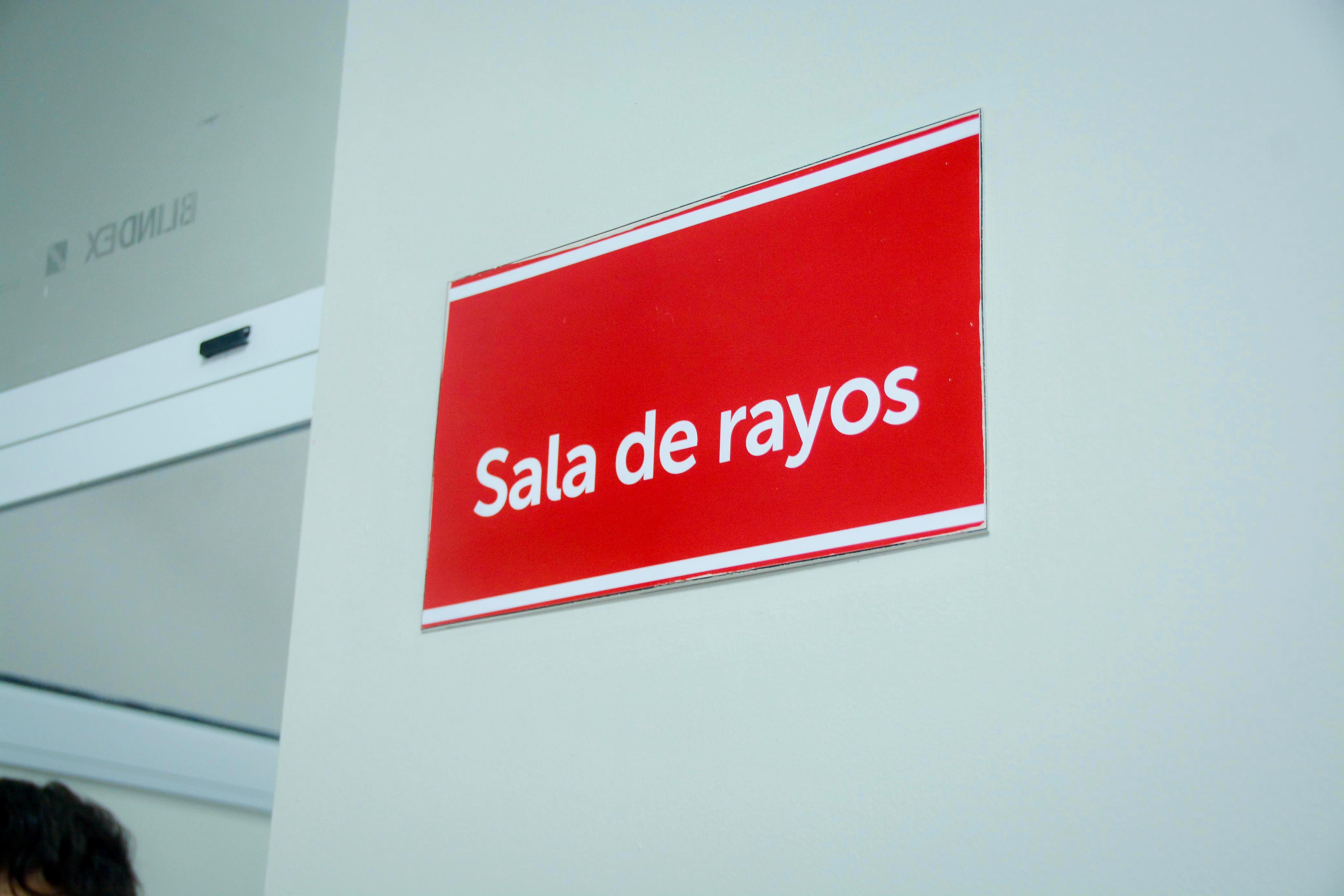 HOSPITAL DE GANCEDO: EL GOBERNADOR ZDERO ENTREGÓ EQUIPAMIENTOS PARA LA SALA DE RAYOS Y PUSO EN FUNCIONAMIENTO EL LABORATORIO