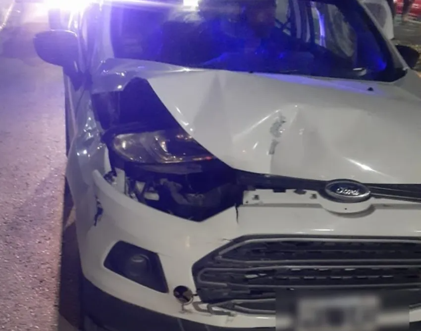 CONDUCTOR ALCOHOLIZADO CHOCÓ CONTRA UNA CAMIONETA ESTACIONADA Y FUE DEMORADO EN RESISTENCIA