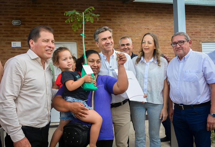 MÁS ENTREGAS DE VIVIENDAS ÑACHEC, ESTA VEZ EN PRESIDENCIA ROCA