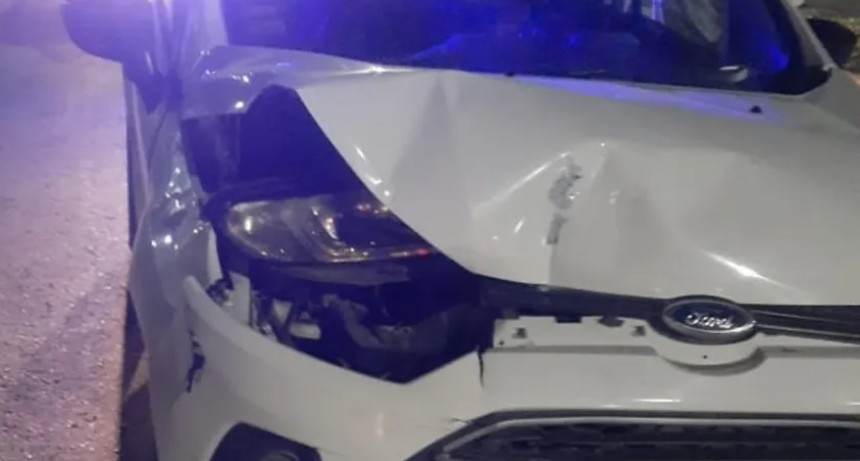 CONDUCTOR ALCOHOLIZADO CHOCÓ CONTRA UNA CAMIONETA ESTACIONADA Y FUE DEMORADO EN RESISTENCIA