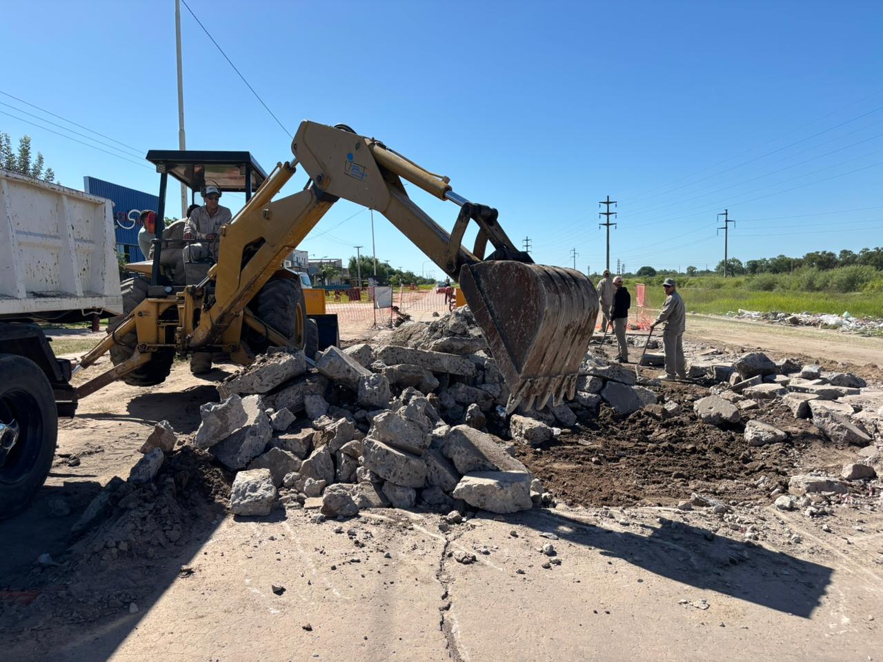 REPARACIÓN VIAL Y REPAVIMENTACIÓN: CONTINÚAN LOS TRABAJOS EN AV. SOBERANÍA NACIONAL Y EN EL PARQUE 2 DE FEBRERO