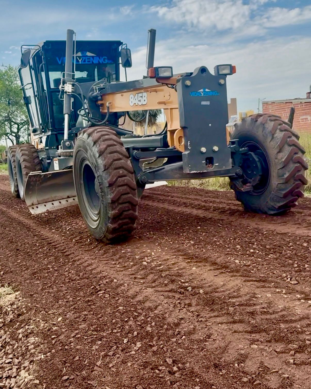 RESISTENCIA: AVANZAN LAS OBRAS DE RIPIO, PERFILADO Y APERTURA DE CALLES EN EL BARRIO MONTECARLO