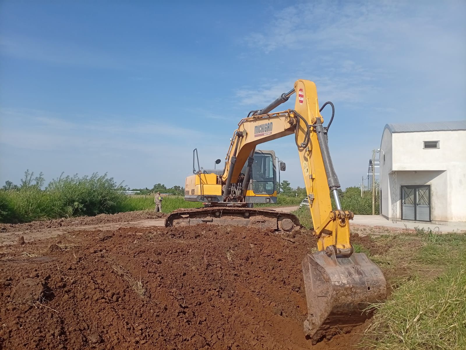 CASTELLI: DESPUÉS DE AÑOS DE ESPERA, VIALIDAD PROVINCIAL INICIÓ LAS OBRAS EN EL CANAL ESTE