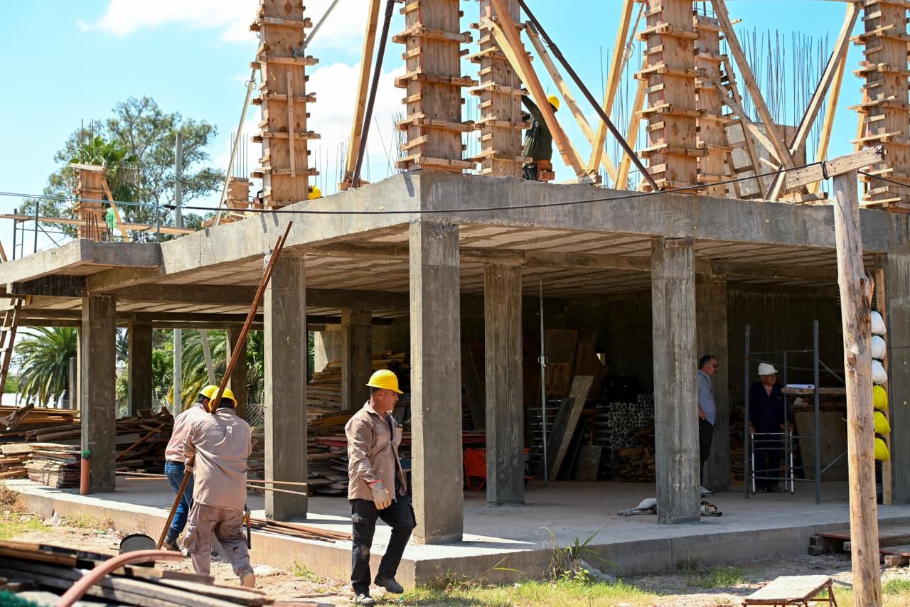 SAENZ PEÑA SUMA MÁS UNIDADES HABITACIONALES: EL GOBERNADOR ZDERO SUPERVISÓ HOY LOS TRABAJOS