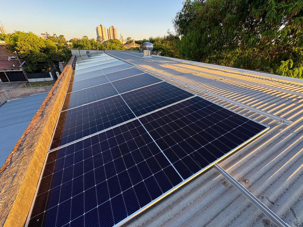 ACOMPAÑAMIENTO A LA CERVECERÍA CAPATAZ: INVERSIÓN, ENERGÍA RENOVABLE Y EMPLEO LOCAL