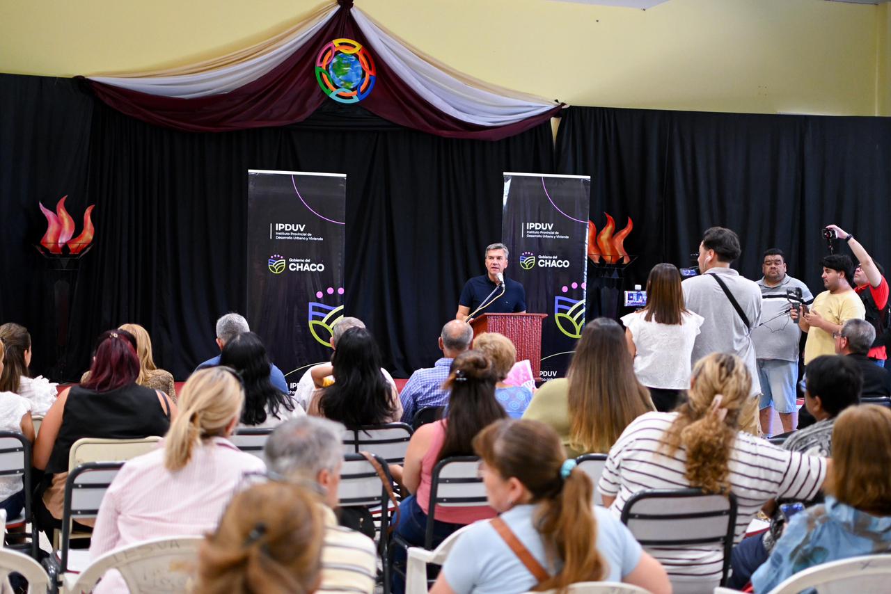 SUE&Ntilde;O COMPLETO EN VILLA &Aacute;NGELA: ZDERO ENTREG&Oacute; T&Iacute;TULOS DE PROPIEDAD A FAMILIAS QUE ESPERARON POR D&Eacute;CADAS