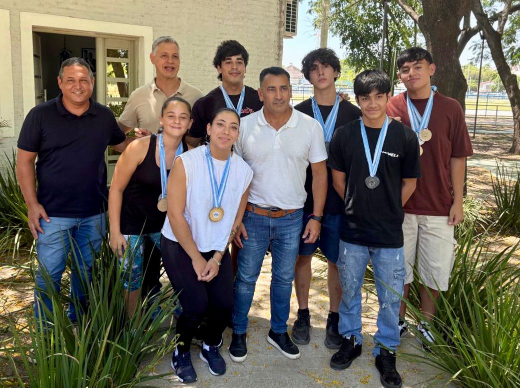 EL INSTITUTO DEL DEPORTE CHAQUEÑO RECIBIÓ A LOS CAMPEONES NACIONALES 2025 DE LEVANTAMIENTO DE PESAS