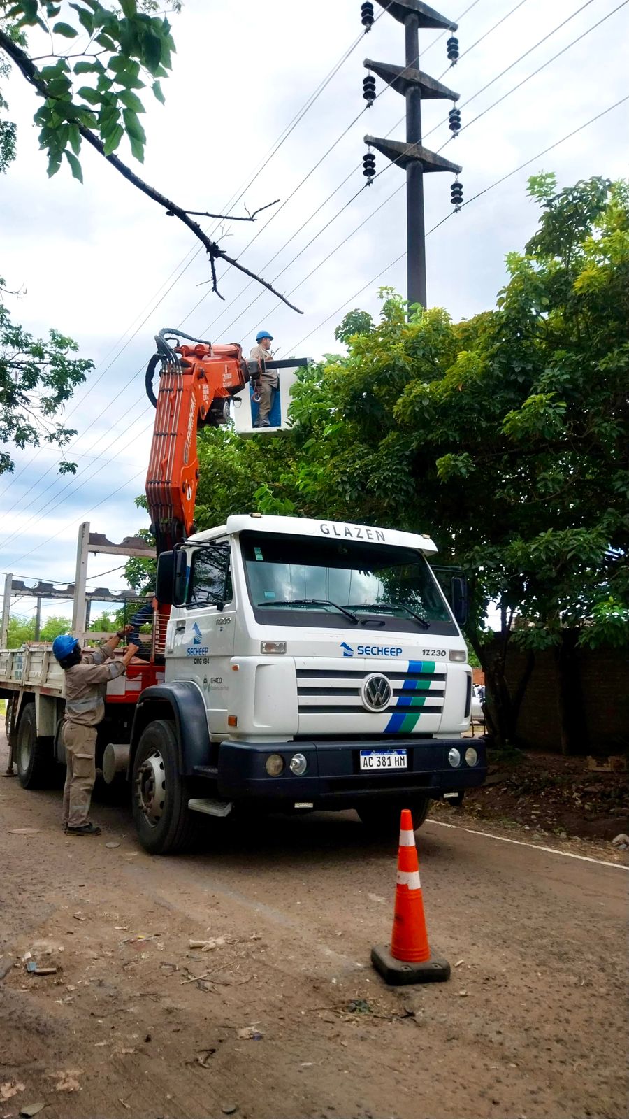 INTENSO OPERATIVO DE SECHEEP TRAS LA TORMENTA DE AYER: SE NORMALIZÓ EL SERVICIO EN EL ÁREA METROPOLITANA