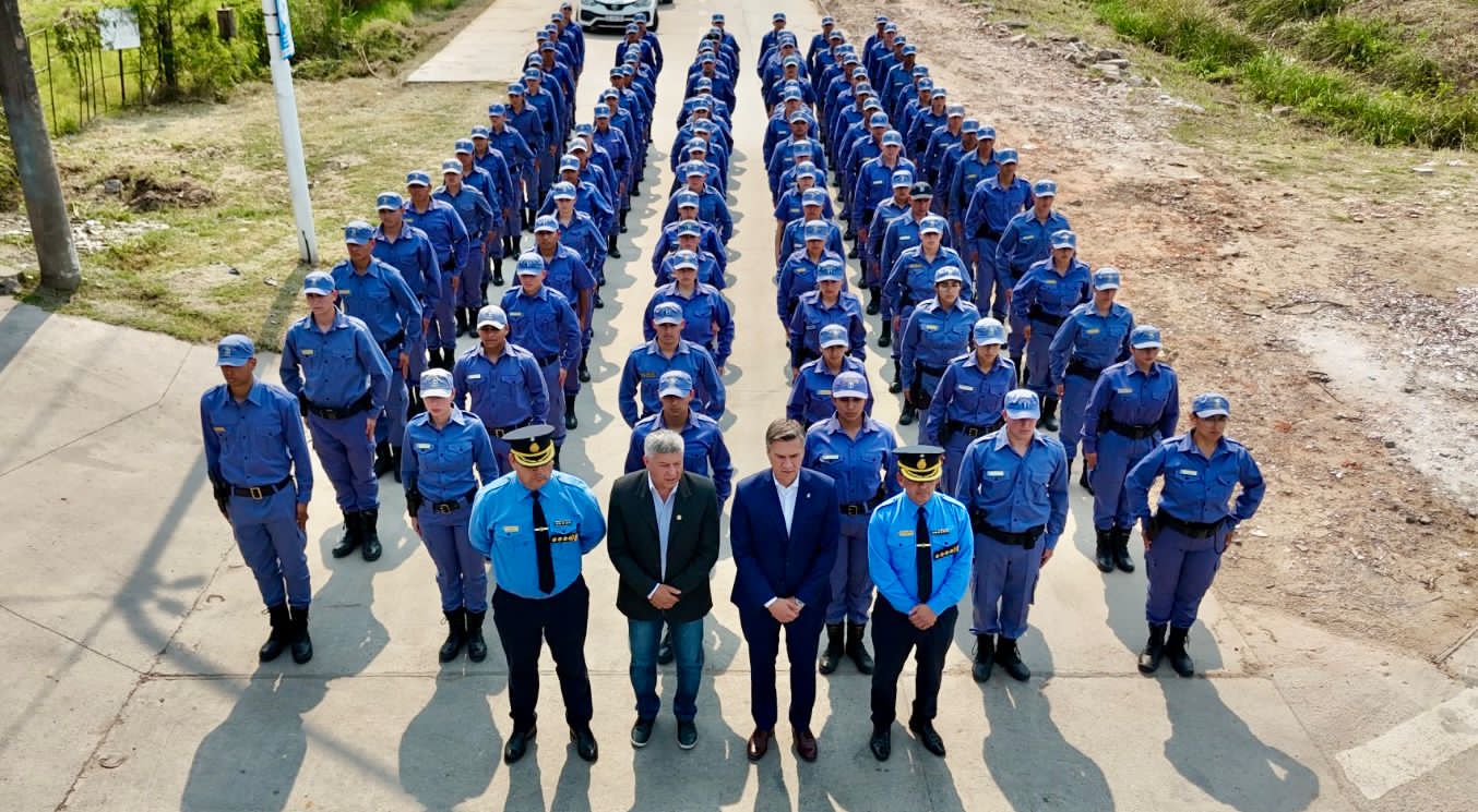 EL GOBERNADOR ENTREGÓ 448 ARMAS REGLAMENTARIAS NUEVAS A LA POLICÍA DEL CHACO