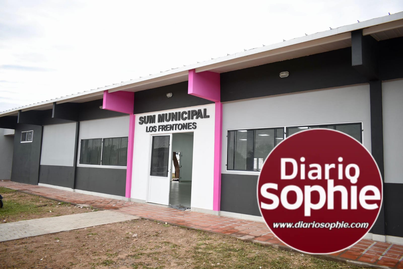 LOS FRENTONES: EL GOBERNADOR ZDERO INAUGURÓ LA AMPLIACIÓN Y REFACCIÓN INTEGRAL DEL SUM MUNICIPAL