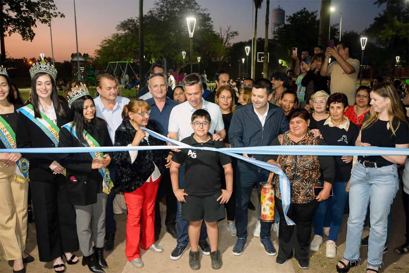 SÁENZ PEÑA TIENE UNA PLAZA RENOVADA: “ES UN ESFUERZO COMPARTIDO QUE LE CAMBIA LA VIDA A LA GENTE” DIJO EL GOBERNADOR ZDERO.