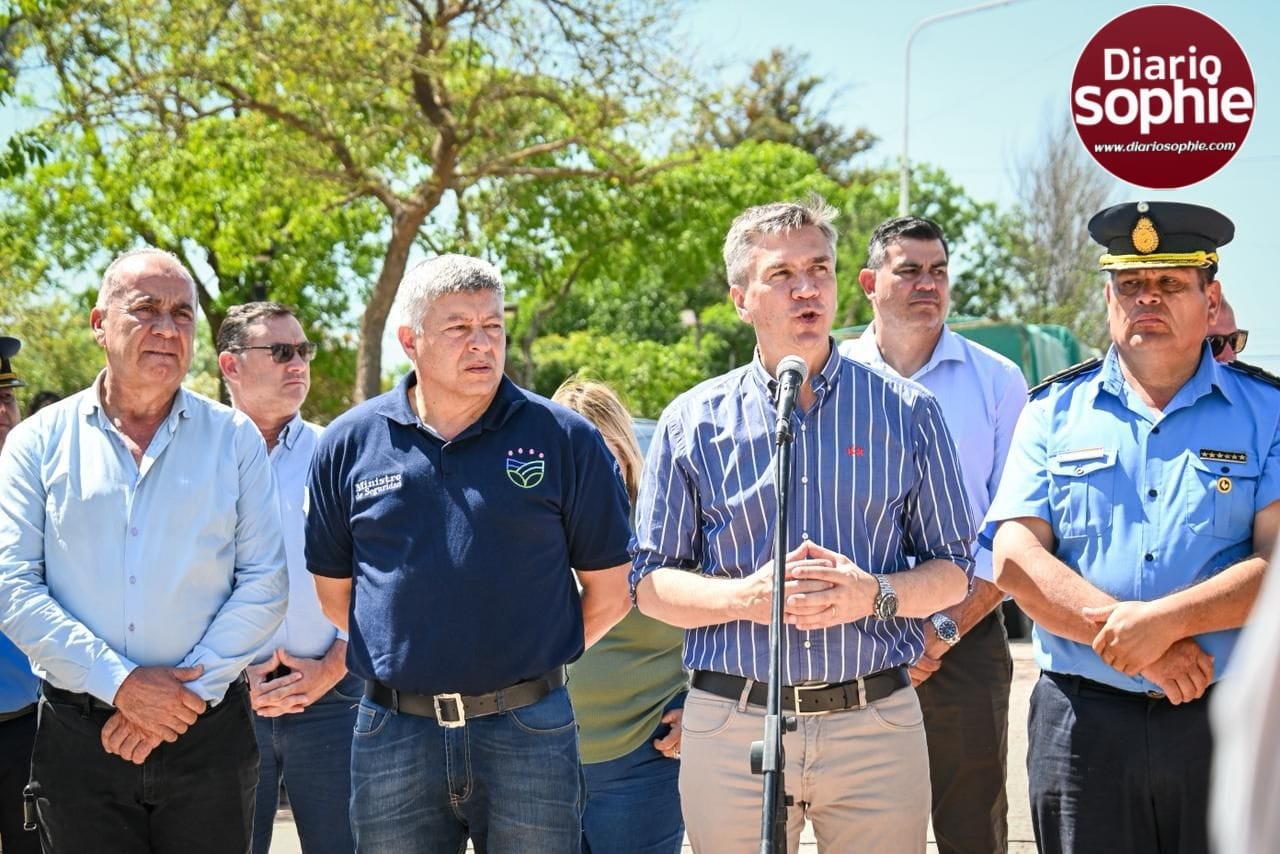 MÁS SEGURIDAD: EL GOBERNADOR ZDERO ENTREGÓ NUEVOS VEHÍCULOS PARA LAS COMISARÍAS DE LAS BREÑAS Y CHARATA.