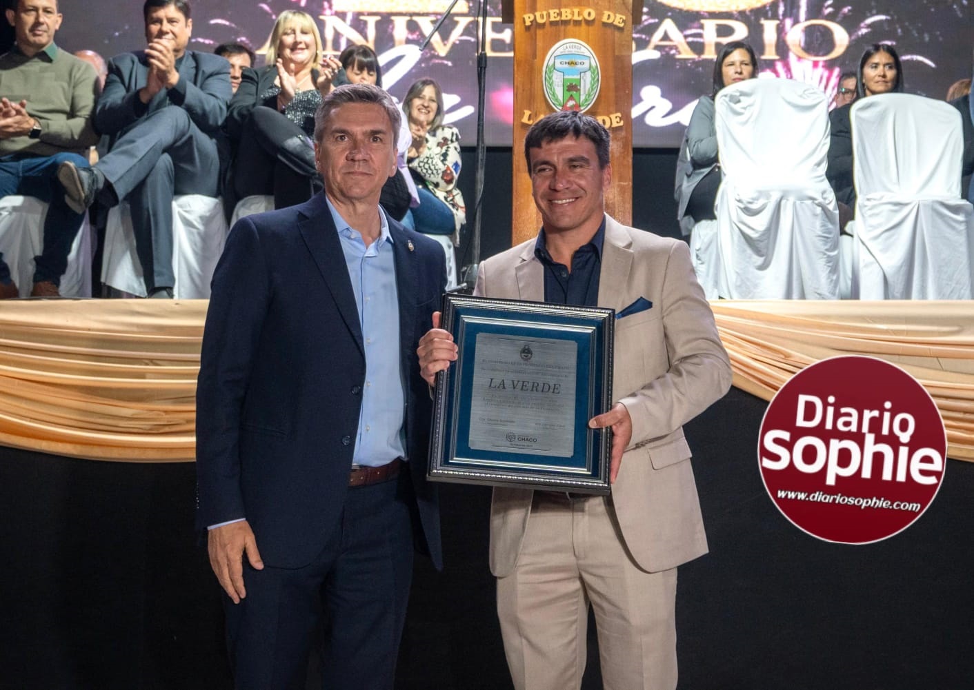 EL GOBERNADOR ZDERO ACOMPAÑÓ EL 108° ANIVERSARIO DE LA VERDE E INAUGURÓ LA REPAVIMENTACIÓN DE LA AVENIDA PRINCIPAL.