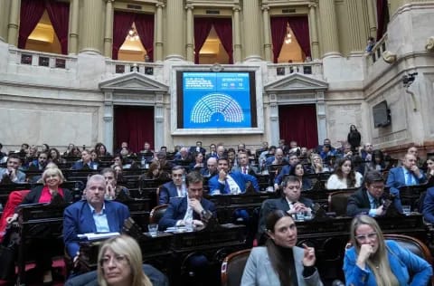 PROMULGAN LEYES CLAVE PARA EDUCACIÓN Y SALUD, PERO SUSPENDEN SU APLICACIÓN POR FALTA DE FONDOS.