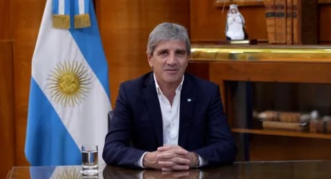 CAPUTO MANTIENE EL ESQUEMA DE BANDAS CAMBIARIAS PESE A LA TENSIÓN DEL DÓLAR