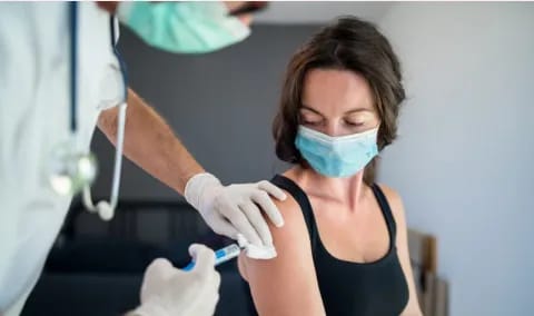 🇮🇹 FALLO HISTÓRICO EN ITALIA: VACUNA PFIZER VINCULADA A UN TRASTORNO NEUROLÓGICO