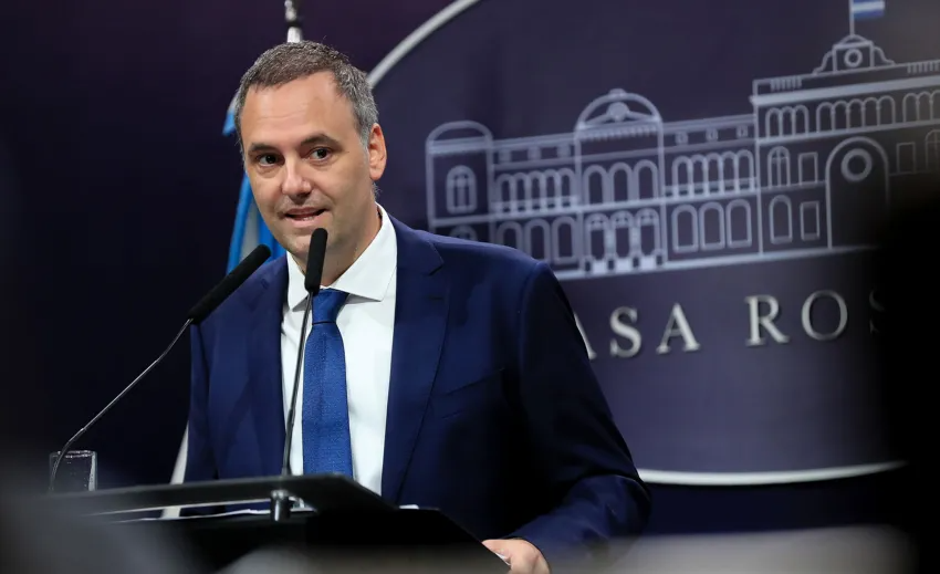 ADORNI HABLÓ COMO JEFE DE GABINETE Y PROMETIÓ 