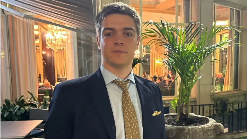 DE LOS DESPIDOS AL ESCENARIO: PREMIARON AL INFLUENCER QUE PROMUEVE ECHAR EMPLEADOS