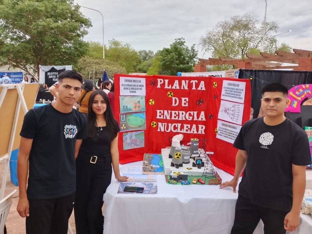 EXCELENTE CONVOCATORIA EN LA EXPO CARRERAS DEL IES TACO POZO 2025