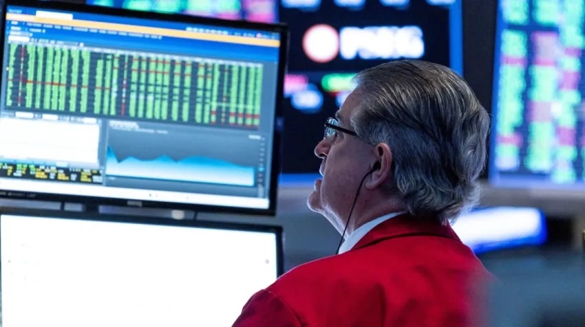 ESTE LUNES SUBEN LAS ACCIONES ARGENTINAS Y EL DÓLAR OFICIAL AUMENTÓ A $ 1485