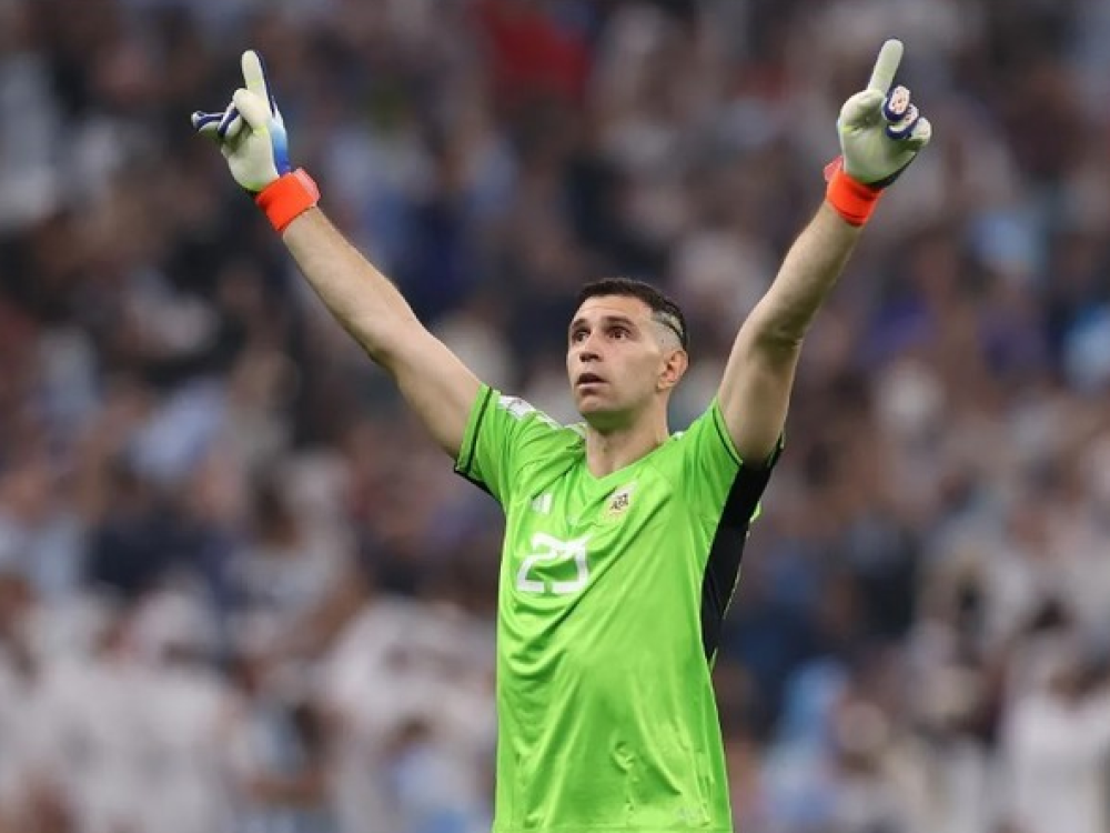 DIBU MARTÍNEZ BUSCARÁ SU TERCER PREMIO THE BEST AL MEJOR ARQUERO DEL MUNDO