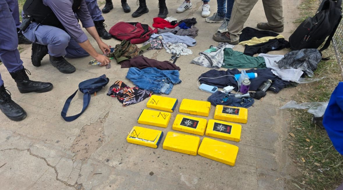 OTRO GOLPE A LOS NARCOS: EN RESISTENCIA, 4 DETENIDOS Y SECUESTRO DE 9 PANES DE COCAÍNA