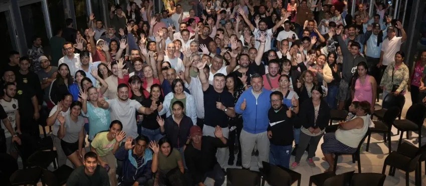 ARADAS PUSO PRIMERA Y REUNIÓ A UN NUTRIDO GRUPO DE MILITANTES RADICALES