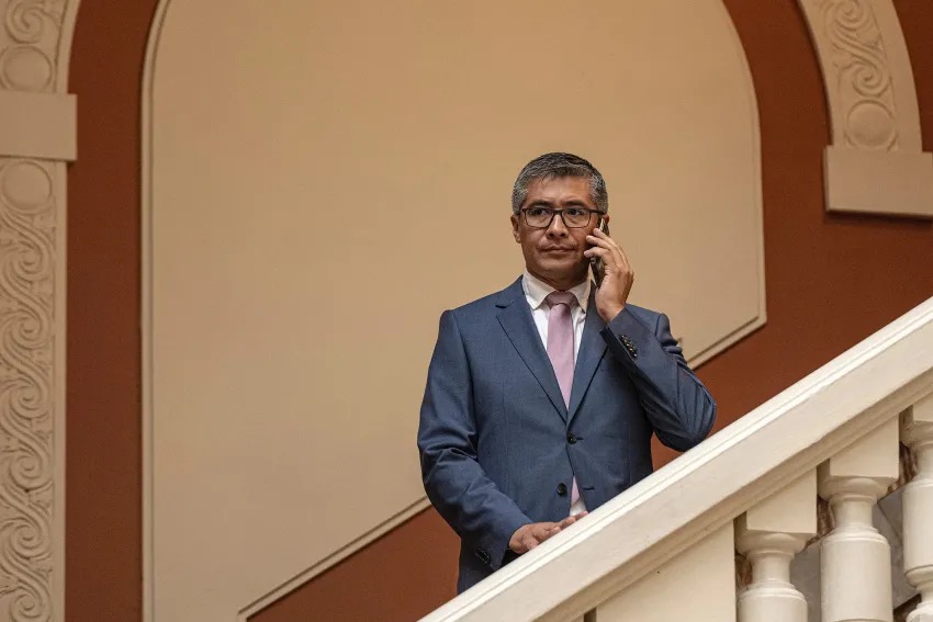 EL NUEVO MINISTRO DE ECONOMÍA DE BOLIVIA DENUNCIÓ VACIAMIENTO Y FALTA DE DOCUMENTACIÓN