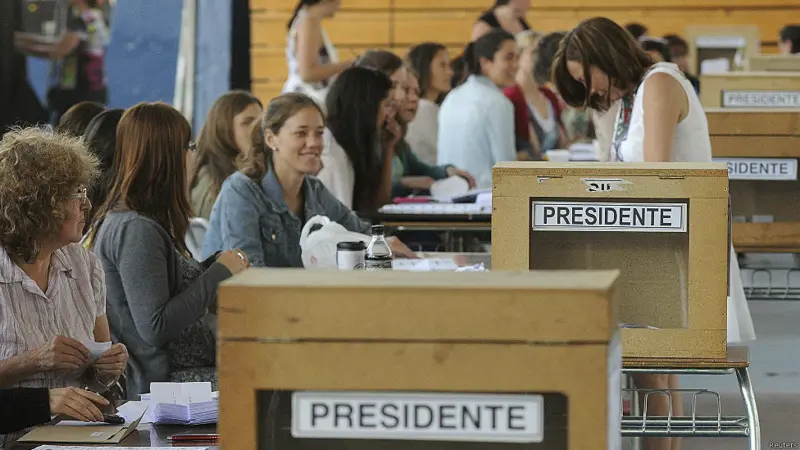 CHILE CERRÓ LAS URNAS Y AHORA ESPERA POR SU NUEVO PRESIDENTE