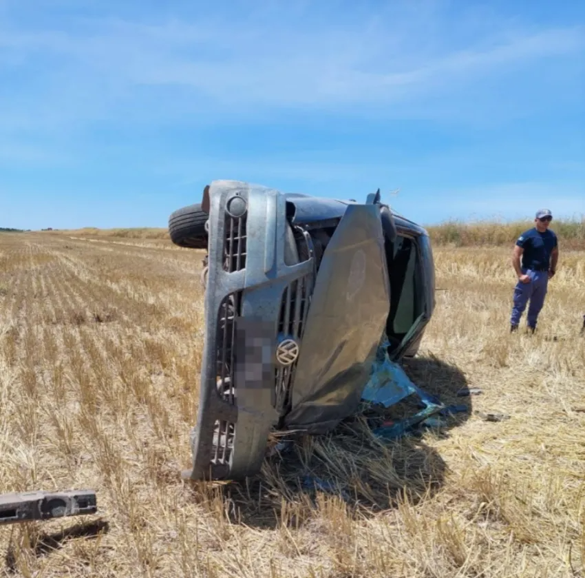 UNA PAREJA RESULTÓ HERIDA TRAS EL VUELCO DE SU AUTO EN RUTA 5