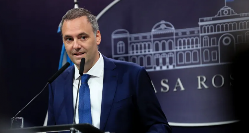 ADORNI HABLÓ COMO JEFE DE GABINETE Y PROMETIÓ 