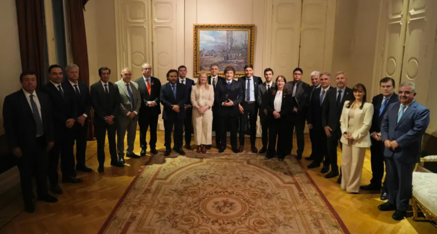 ADORNI Y SANTILLI PREPARAN UNA NUEVA REUNIÓN CON GOBERNADORES POR LAS REFORMAS