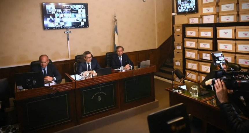 CUADERNOS: PIDEN QUE CFK Y OTROS IMPUTADOS ESTÉN PRESENCIALMENTE EN LAS AUDIENCIAS