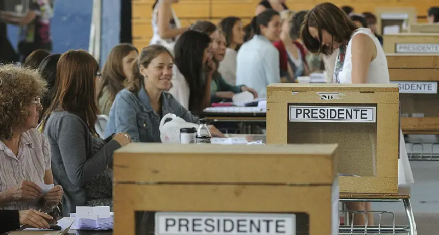 CHILE CERRÓ LAS URNAS Y AHORA ESPERA POR SU NUEVO PRESIDENTE