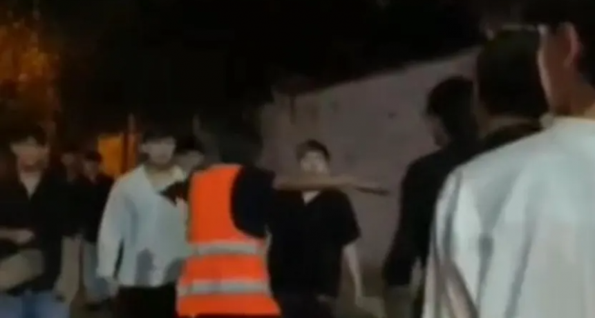 FUERTE PELEA A LA SALIDA DE UNA FIESTA DE 15: UN JOVEN QUEDÓ CON GRAVES LESIONES