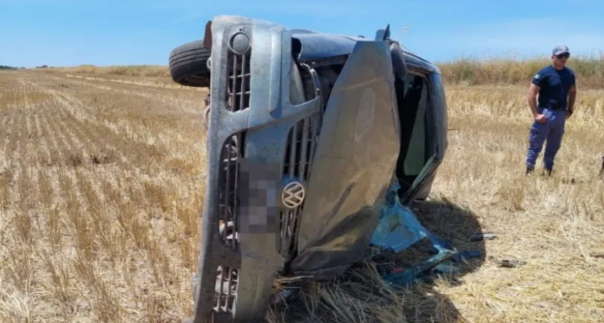 UNA PAREJA RESULTÓ HERIDA TRAS EL VUELCO DE SU AUTO EN RUTA 5