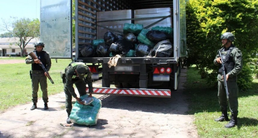 UN CAMIONERO FUE DETENIDO EN LAPACHITO CON MÁS DE 300 KILOS DE MARIHUANA