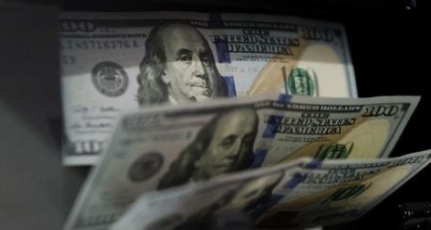 EL DÓLAR VUELVE A APROXIMARSE A LOS $ 1.500 POR LA EXPECTATIVA SOBRE LA TASA