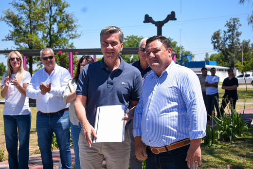 CHOROTIS ESTRENA SU PLAZA CENTRAL RENOVADA Y RECIBE TANQUES DE AGUA PARA FAMILIAS DE LA COMUNIDAD