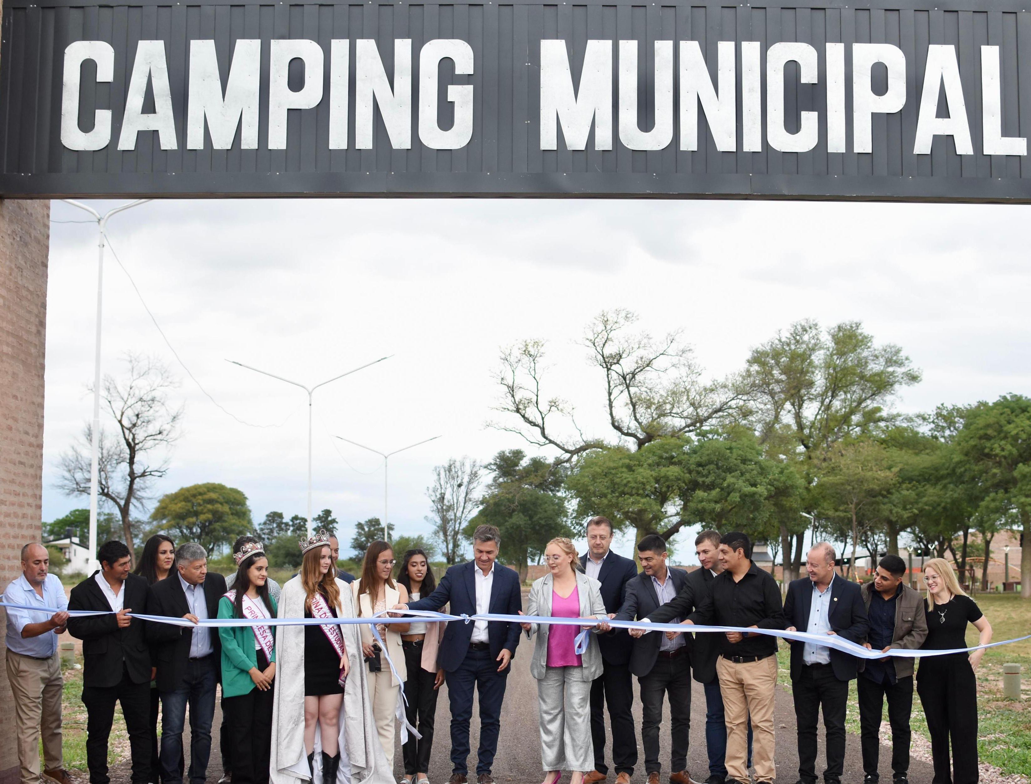 PAMPA DEL INFIERNO: EL GOBERNADOR ZDERO JUNTO A LA INTENDENTE SEIFERT INAUGURARON OBRAS EN EL CAMPING MUNICIPAL Y CUADRAS DE PAVIMENTO CON LOS RESPECTIVOS DESAGÜES