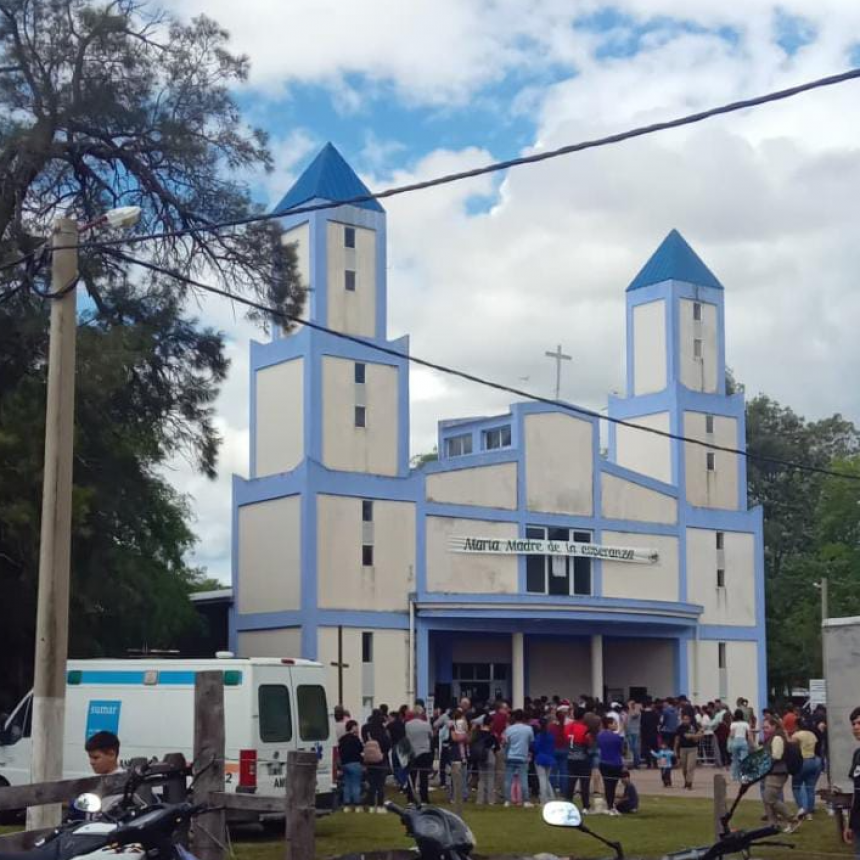 MESÓN DE FIERRO: CIENTOS DE FIELES LLEGARON HASTA LA VIRGEN DE LA LAGUNA